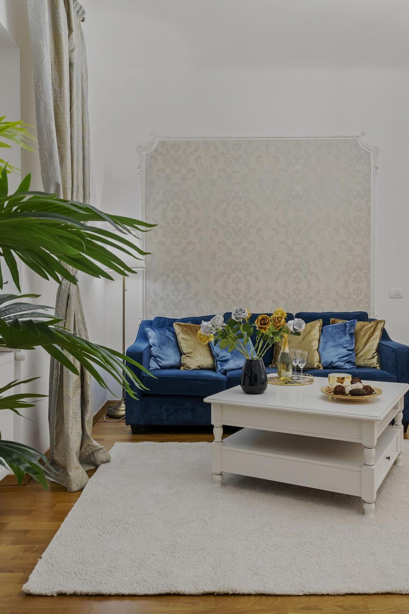 Sweet Luxury Three Rooms Apartment City Center Universitate Bukarest Exteriör bild