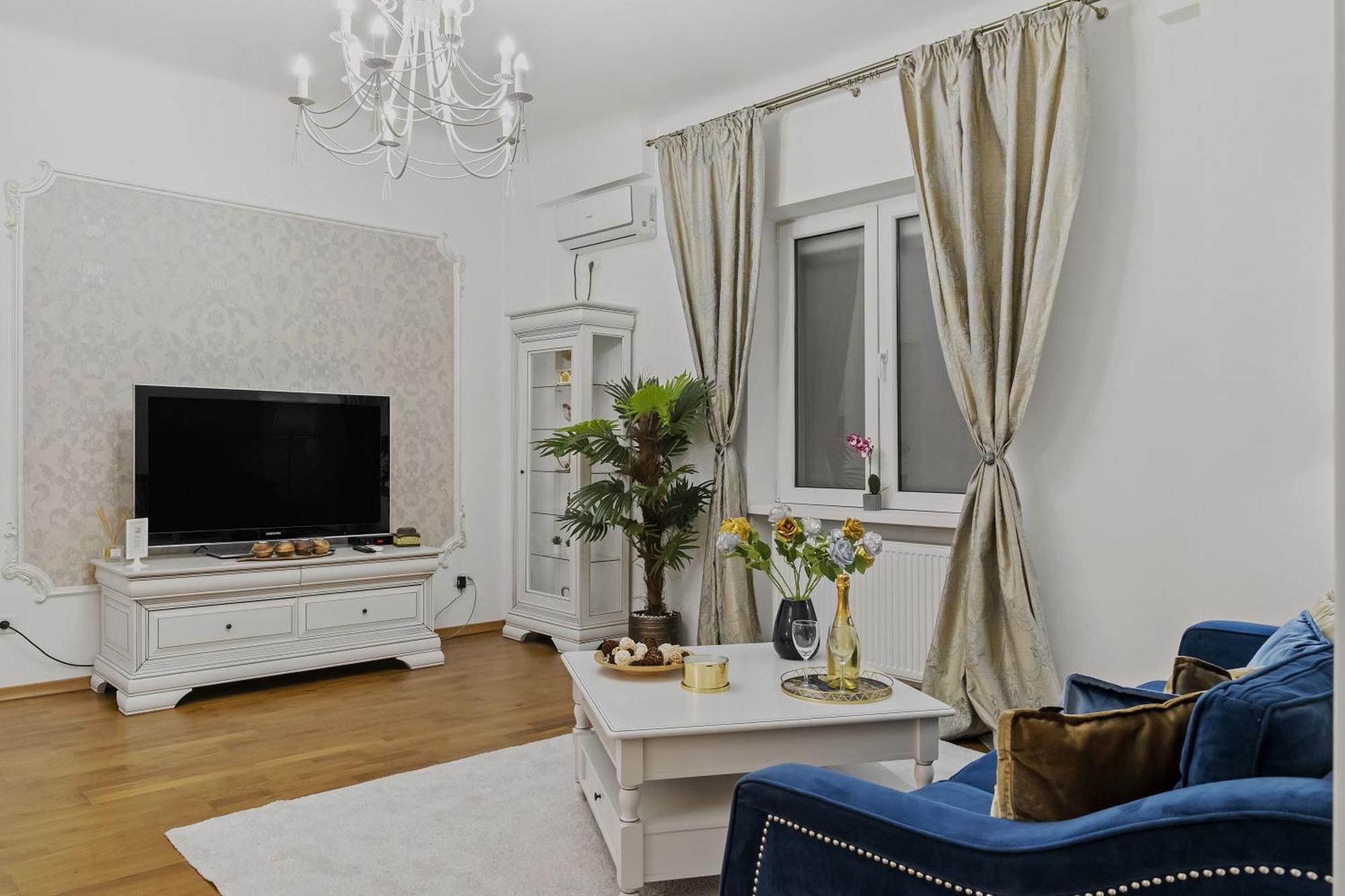 Sweet Luxury Three Rooms Apartment City Center Universitate Bukarest Exteriör bild